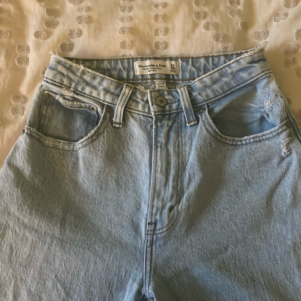 Abercrombie & Fitch “The ‘90s Relaxed Jean” Curve Love